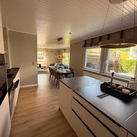 بيت للعطل Wellenfluestern Wunderschoenes Mit Kamin Und Traumhaftem Garten تيميندورفير ستراند
